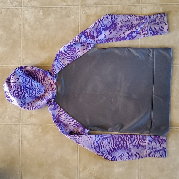 Girls Under Armour Sweatshirt. - Picture 5 of 5